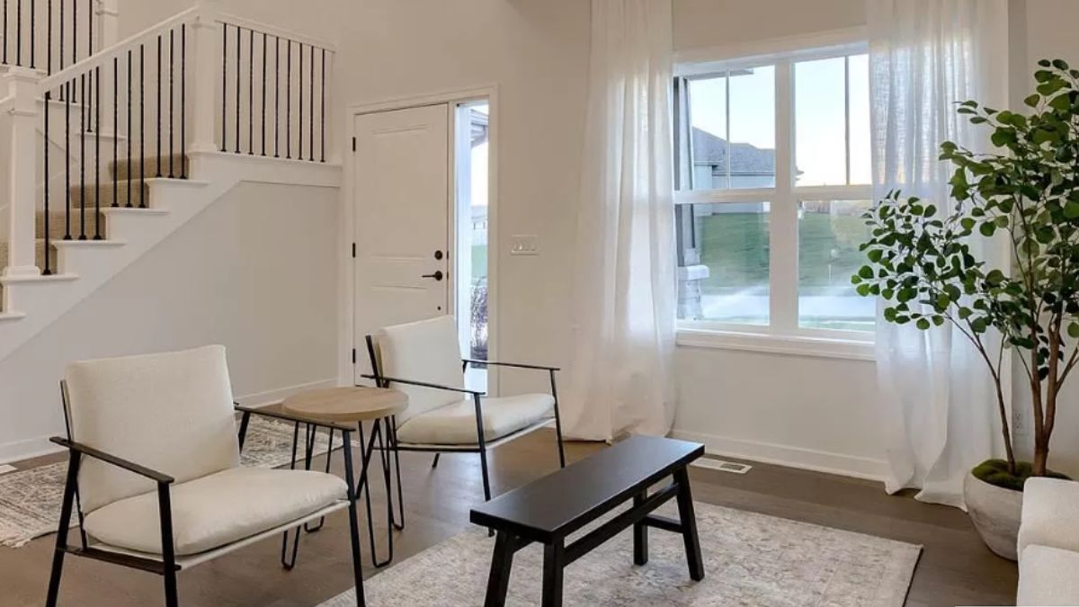 A foyer with chairs, a bench, and a coffee table.