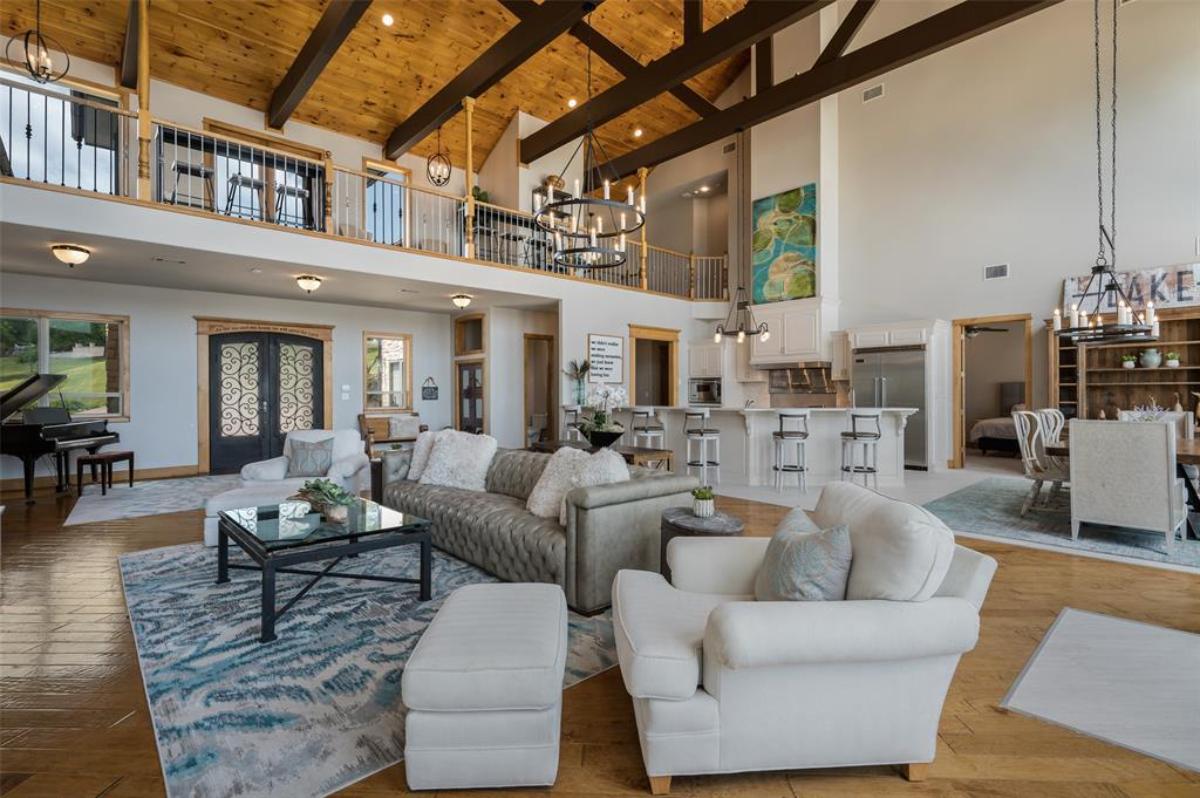 Living room with sofas, couch and vaulted ceiling.