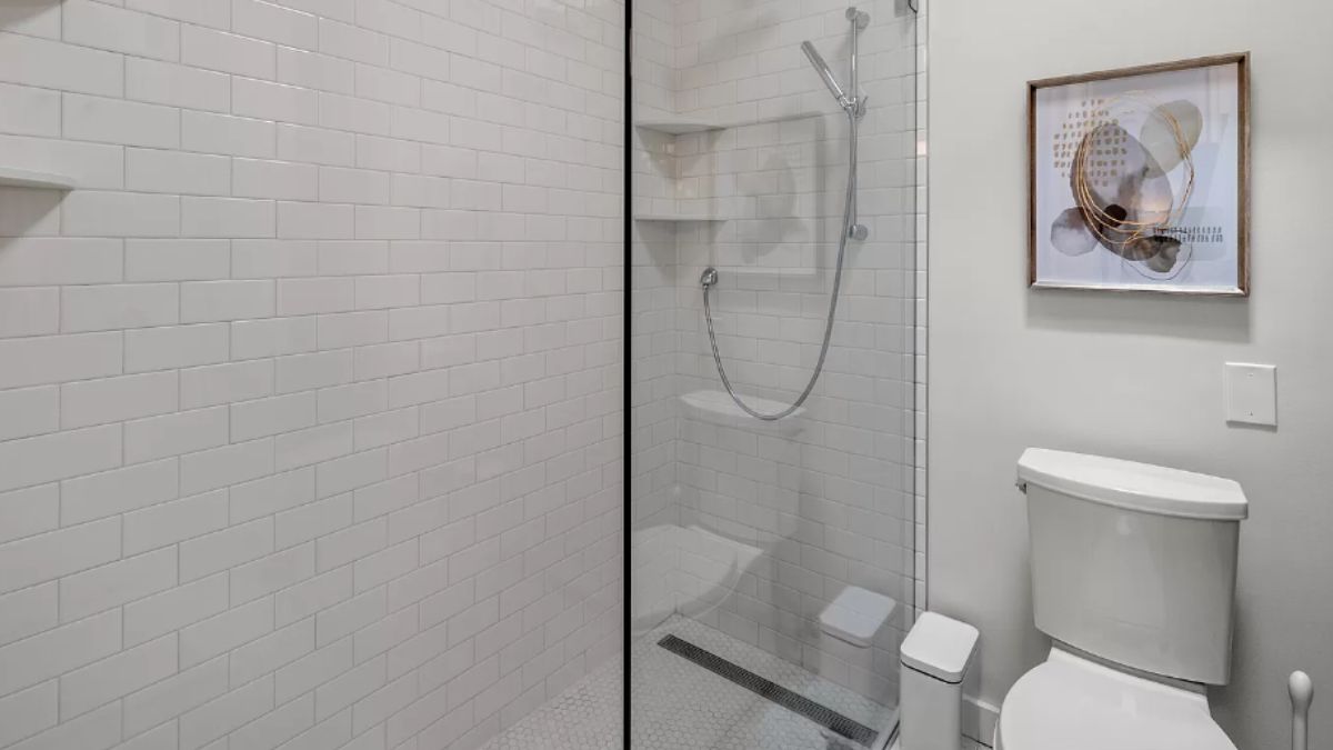 A bathroom with a toilet and shower room.