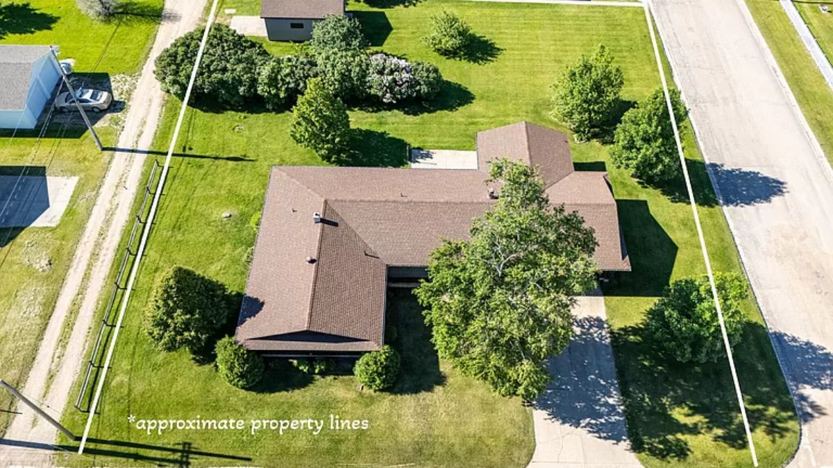 The aerial view of the house.