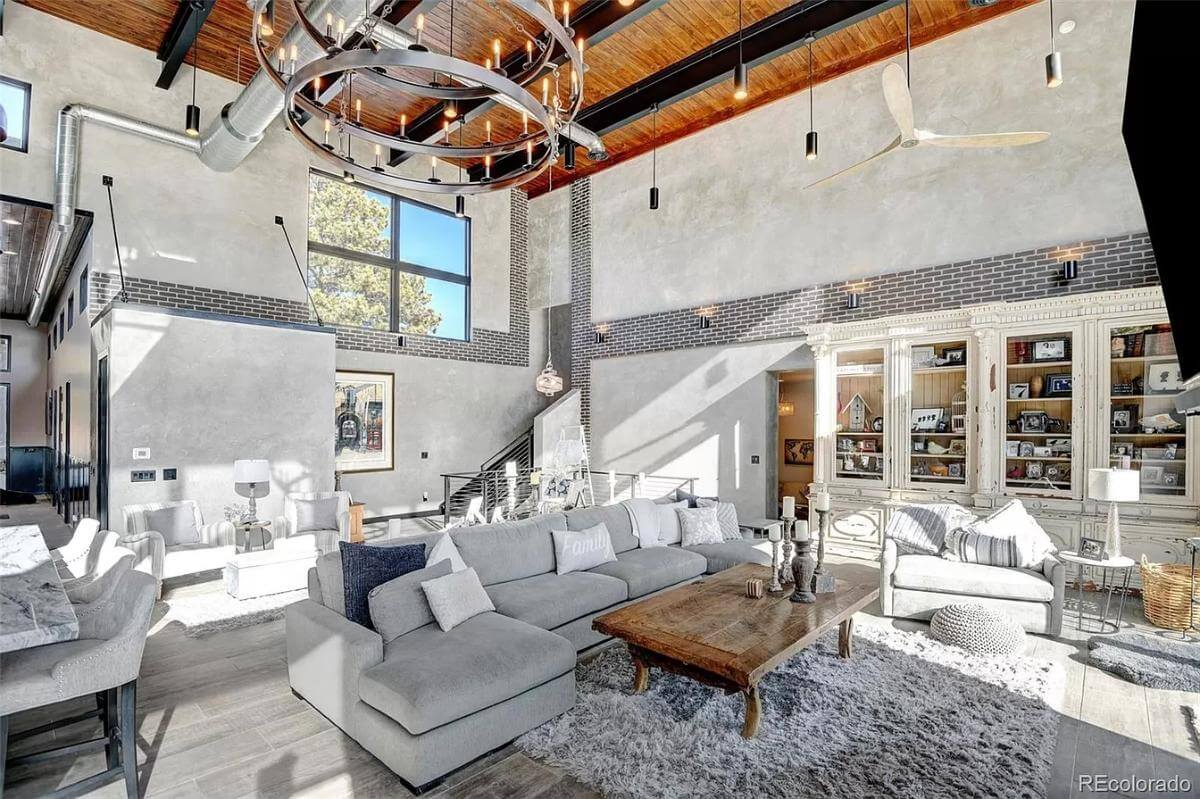 Living room with an L-shaped sofa and a wooden coffee table over the shaggy area rug.