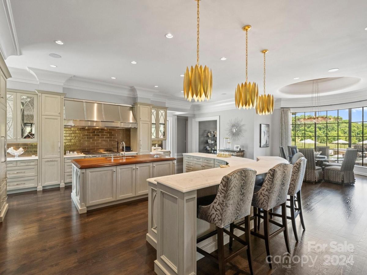 Kitchen with a spacious counter breakfast bar and a center island prep area.