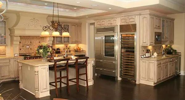 The kitchen includes modern appliances and granite counters.