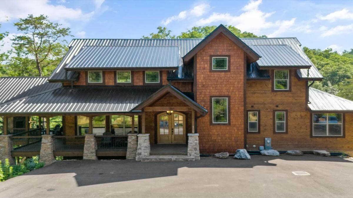 Two-Story 6-Bedroom Luxury Cabin (4,980 Sq. Ft. Floor Plan)