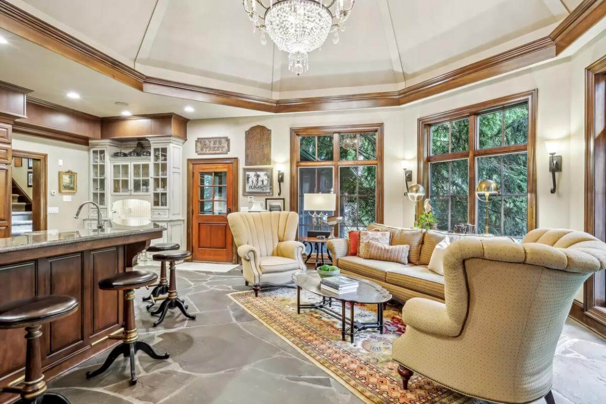 Living room and kitchen crowned by a dome ceiling.