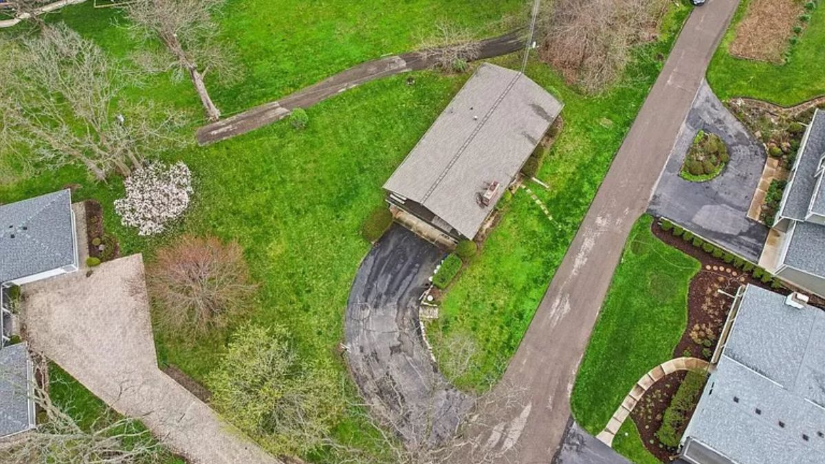 The aerial view of the house.