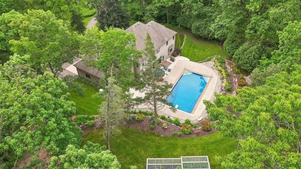 The aerial view of the house.