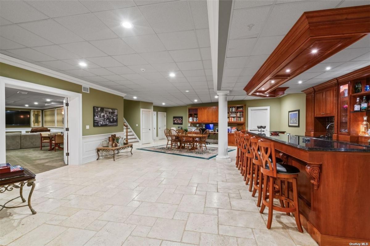 Recreational room with a bar.