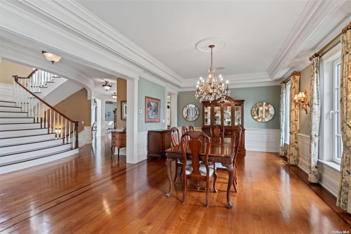 Dining room with a chandelier.