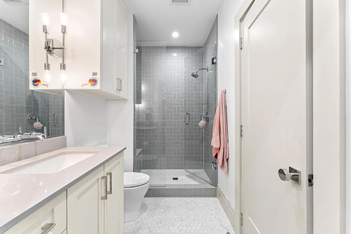 Bathroom with a sink, toilet and a walk-in shower.