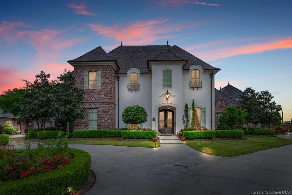 6,005 Sq. Ft. Mansion in Lake Charles, LA ($1,399,999)