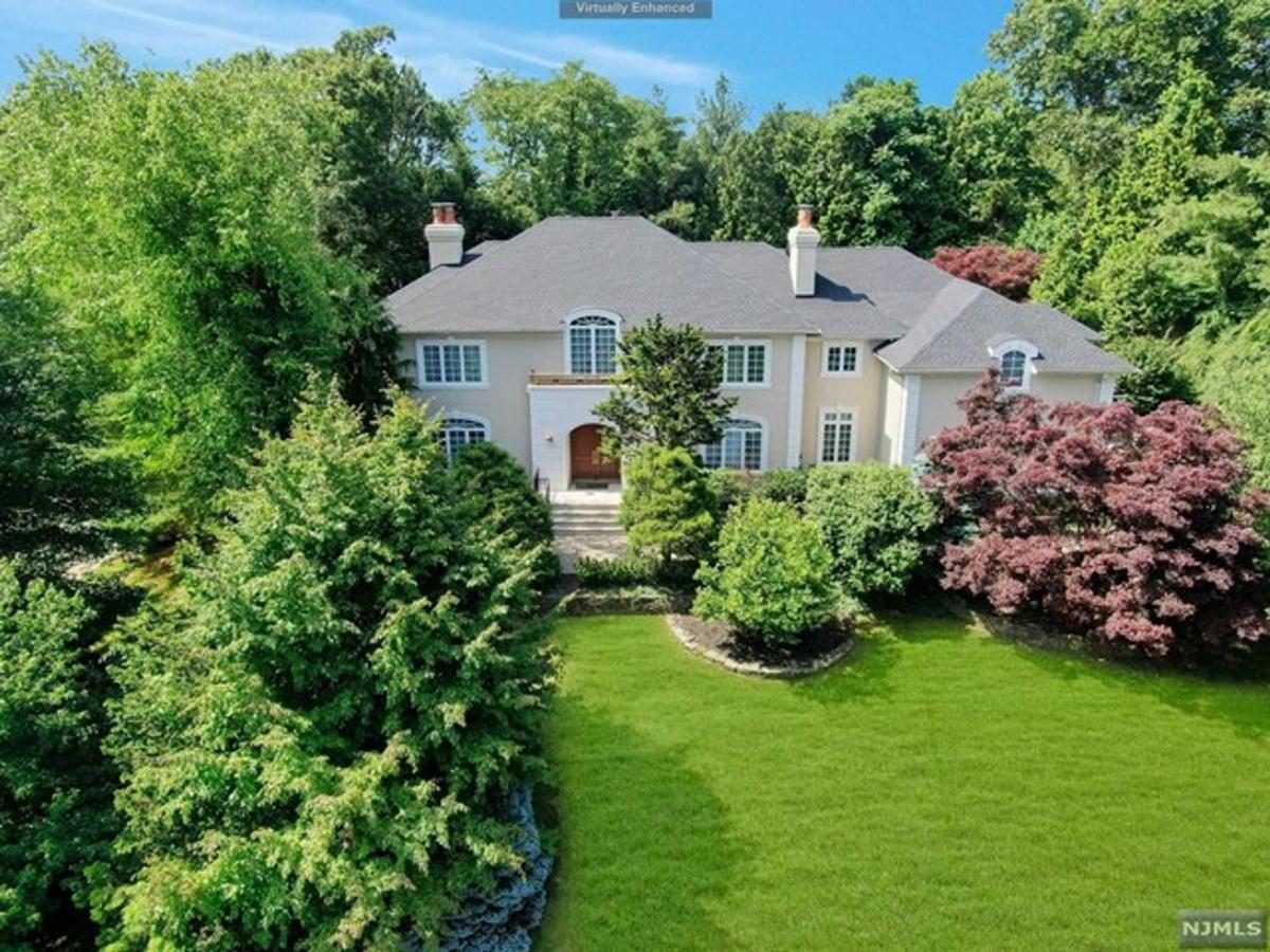 7,286 Sq. Ft. Property in Woodcliff Lake, NJ ($2,198,950)