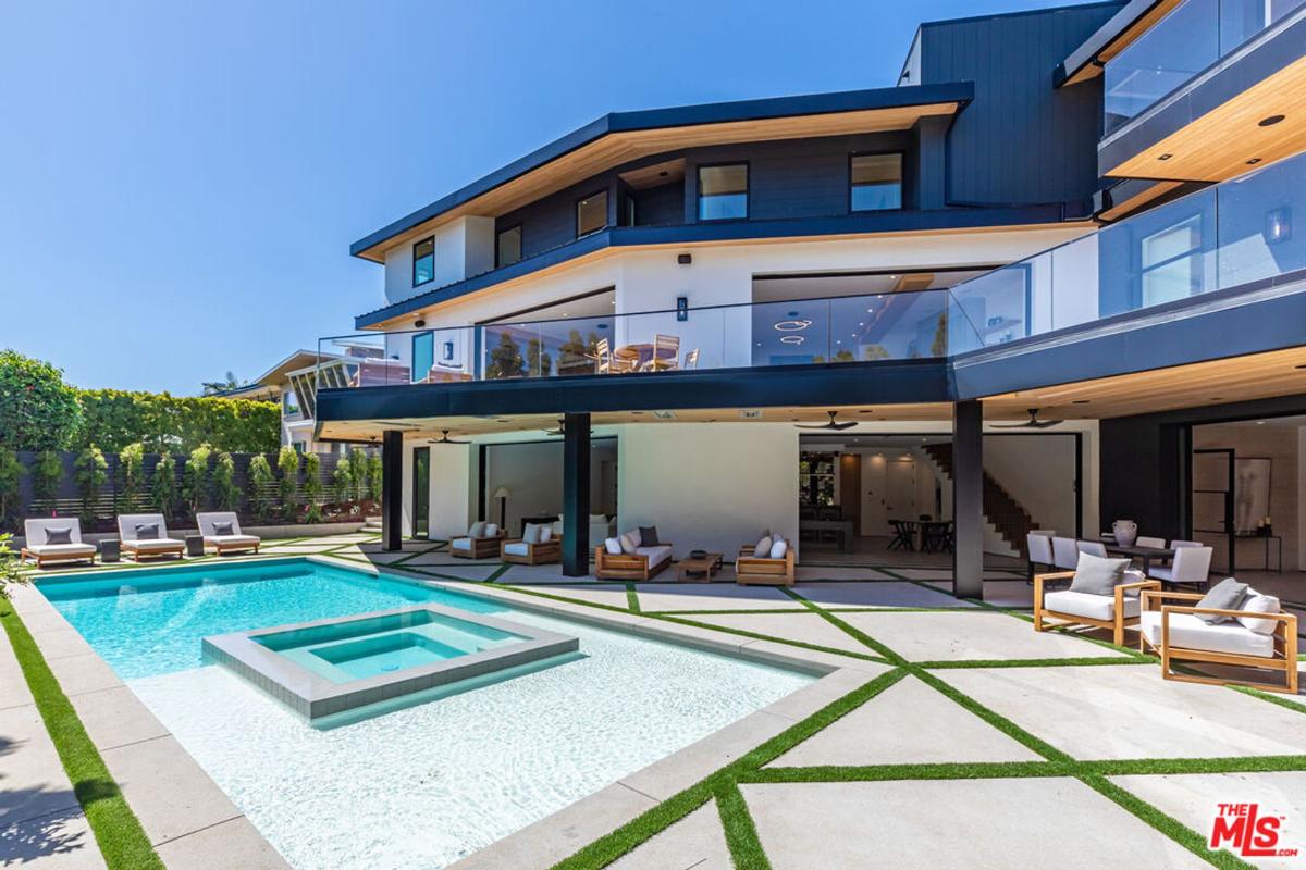 8,000 Sq. Ft. Mansion in Pacific Palisades, CA ($9,995,000)