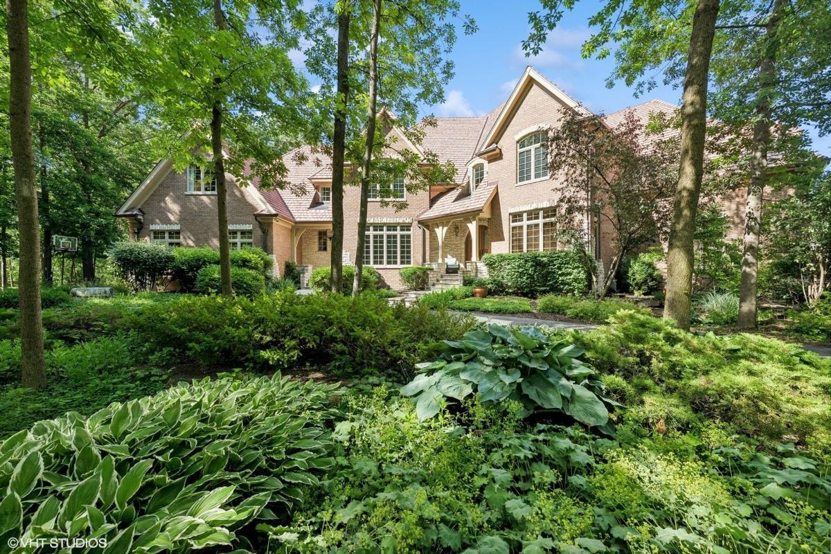 7,431 Sq. Ft. Estate in Long Grove, IL ($2,469,000)