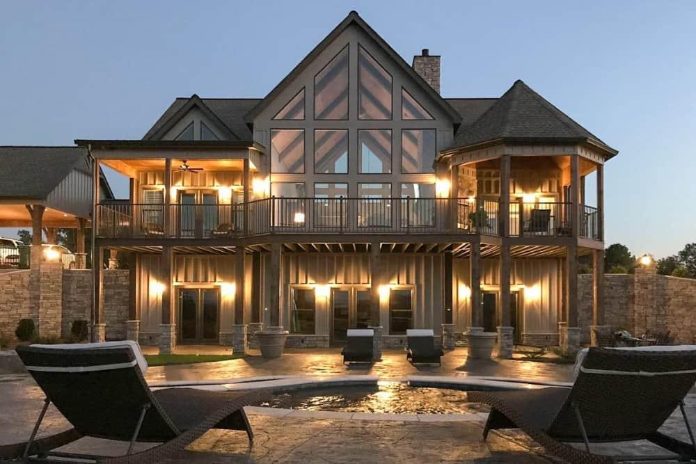 Wow, Check Out the Expansive Windows in This Lakeside Retreat