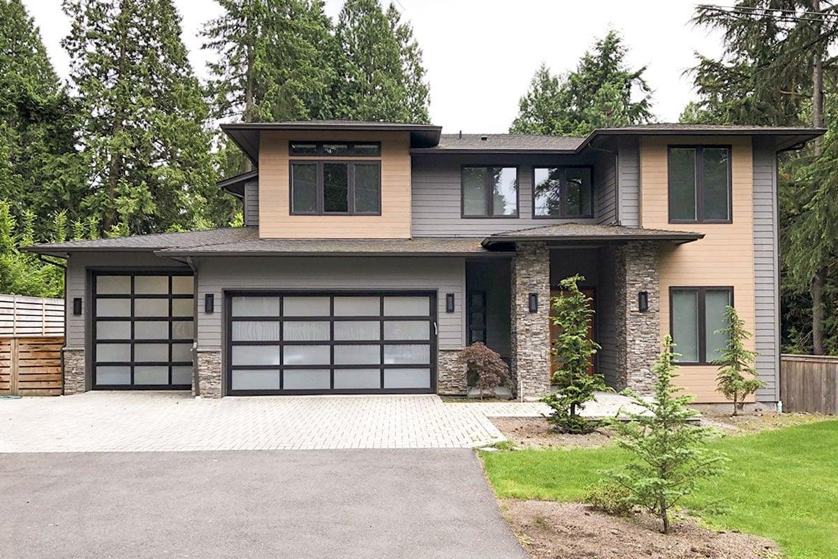 Modern Home with Striking Stone Facade and Three-Car Garage