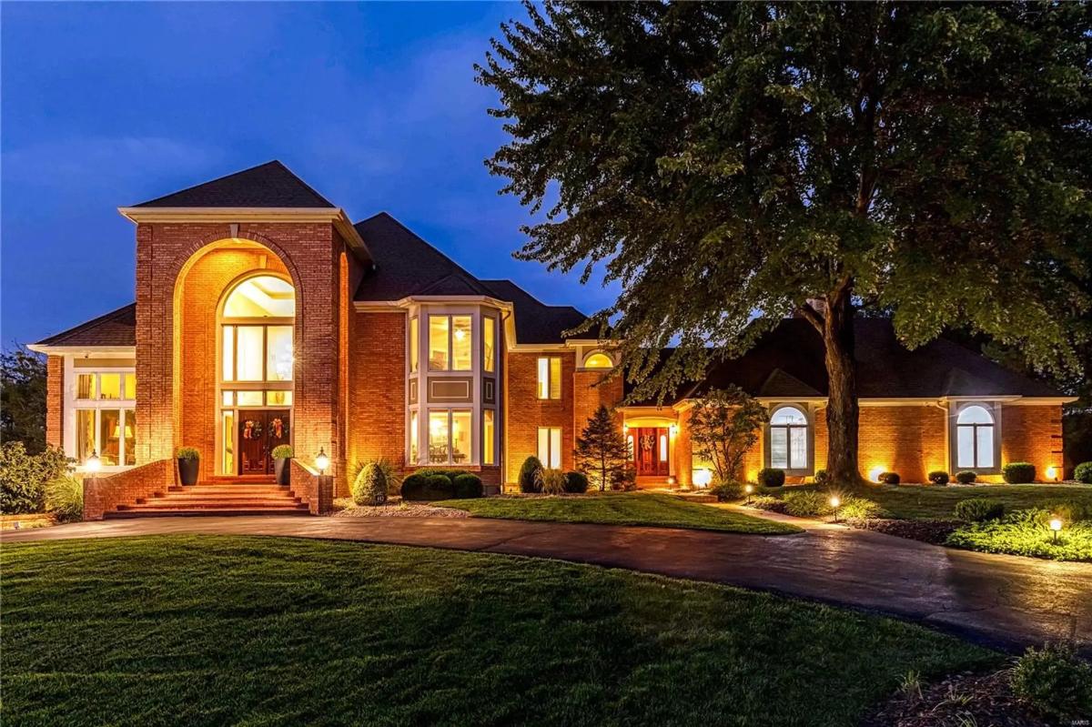 8,951 Sq. Ft. Mansion in St. Louis, MO ($2,395,000)