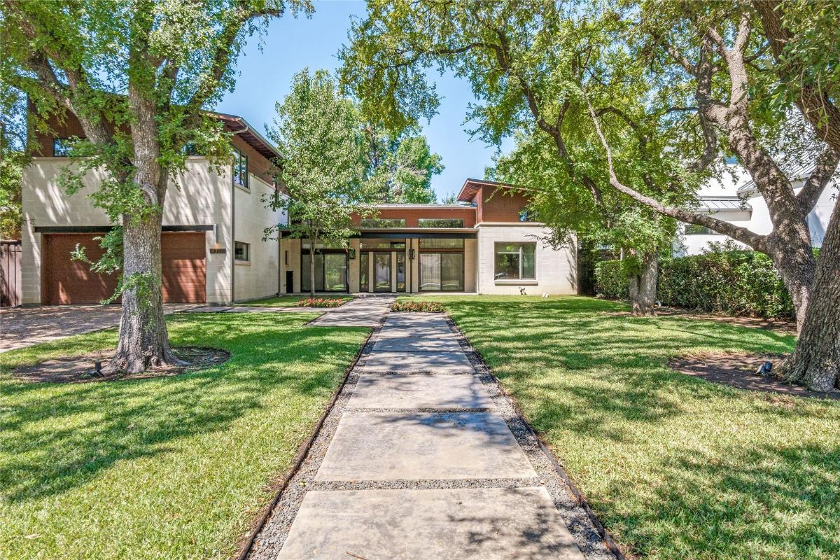 Tour this Stylish 4,652 Sq. Ft. Mansion in Dallas, TX