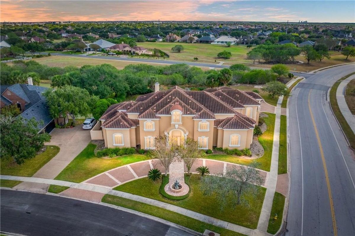 6,850 Sq. Ft. Mansion in Corpus Christi, TX ($1,570,000)