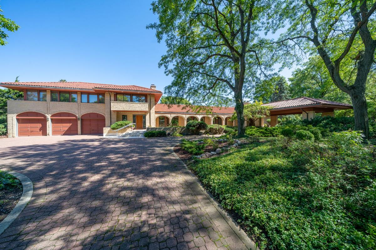 8,042 Sq. Ft. Mansion in Oak Brook, IL ($2,250,000)