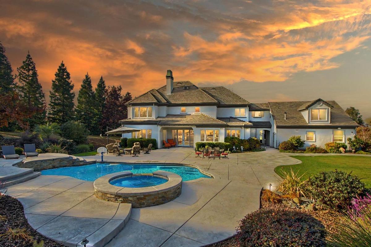 5,588 Sq. Ft. Mansion in Wilton, CA ($1,948,000)