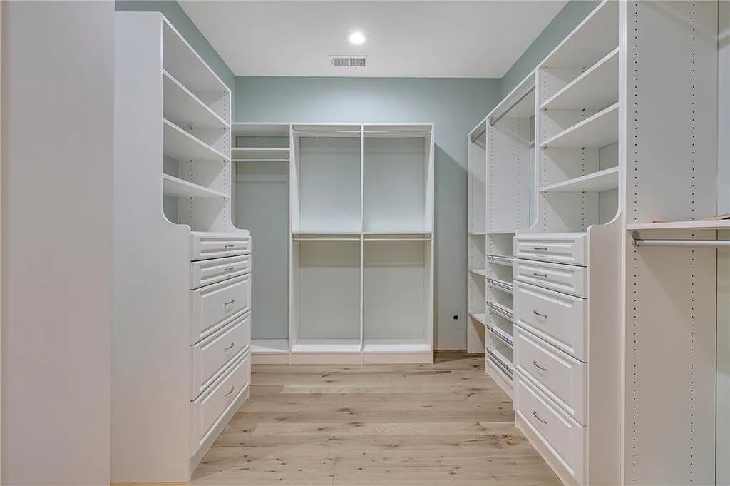 Walk-in Closet