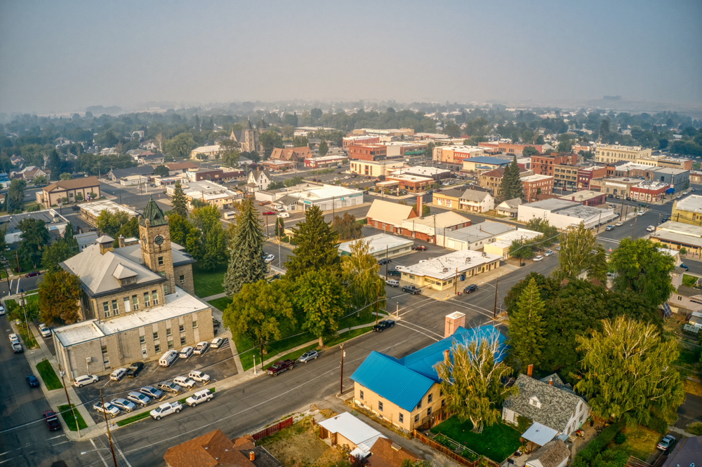 19 of the Best Small Towns Along Oregon’s Meteor Shower Belt to Witness the Magic of the Cosmos