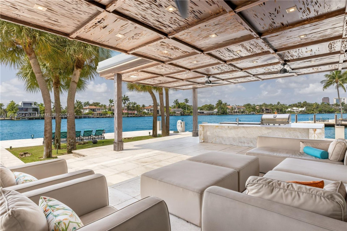 A shaded lounge area combines comfort and sophistication with panoramic views of the water.