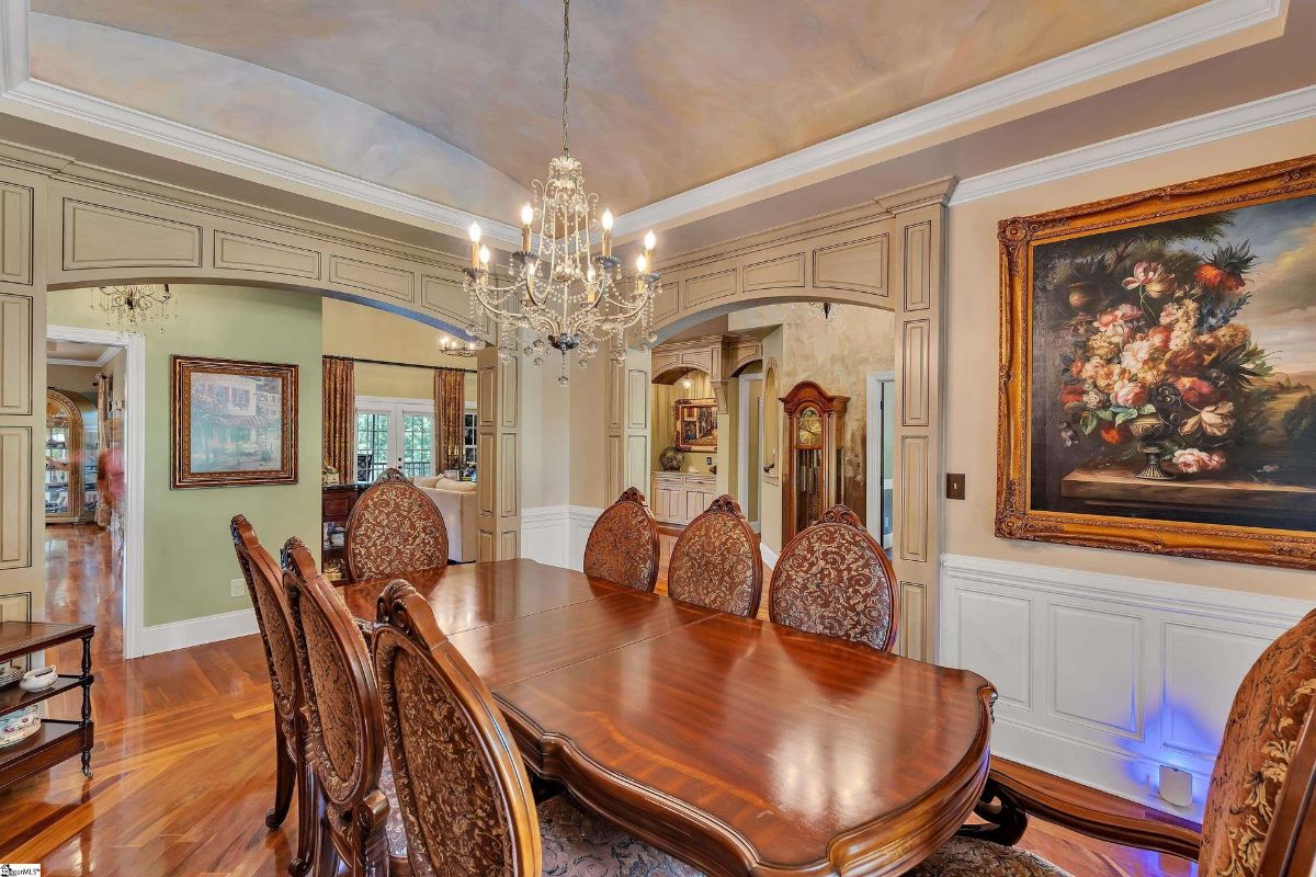 Formal dining room 