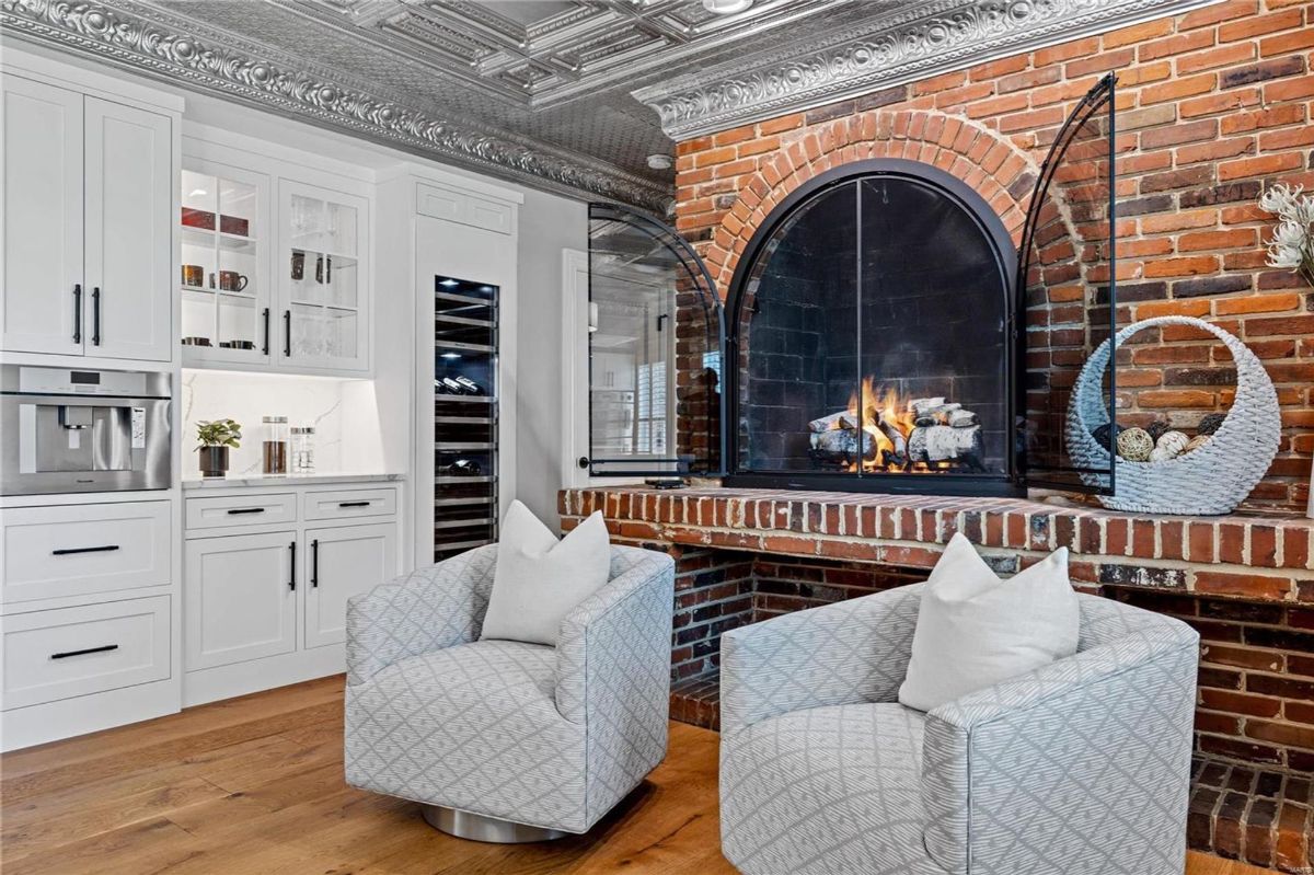 Sitting area features two swivel chairs upholstered in a light gray patterned fabric. 