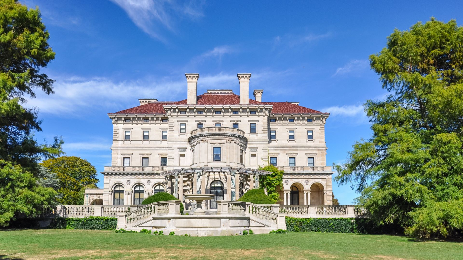 15 Scroll-Stopping Historic Mansions Built in the Northeast USA