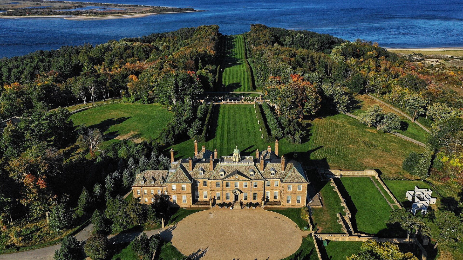 15 of the Best Historic Mansions Throughout New England