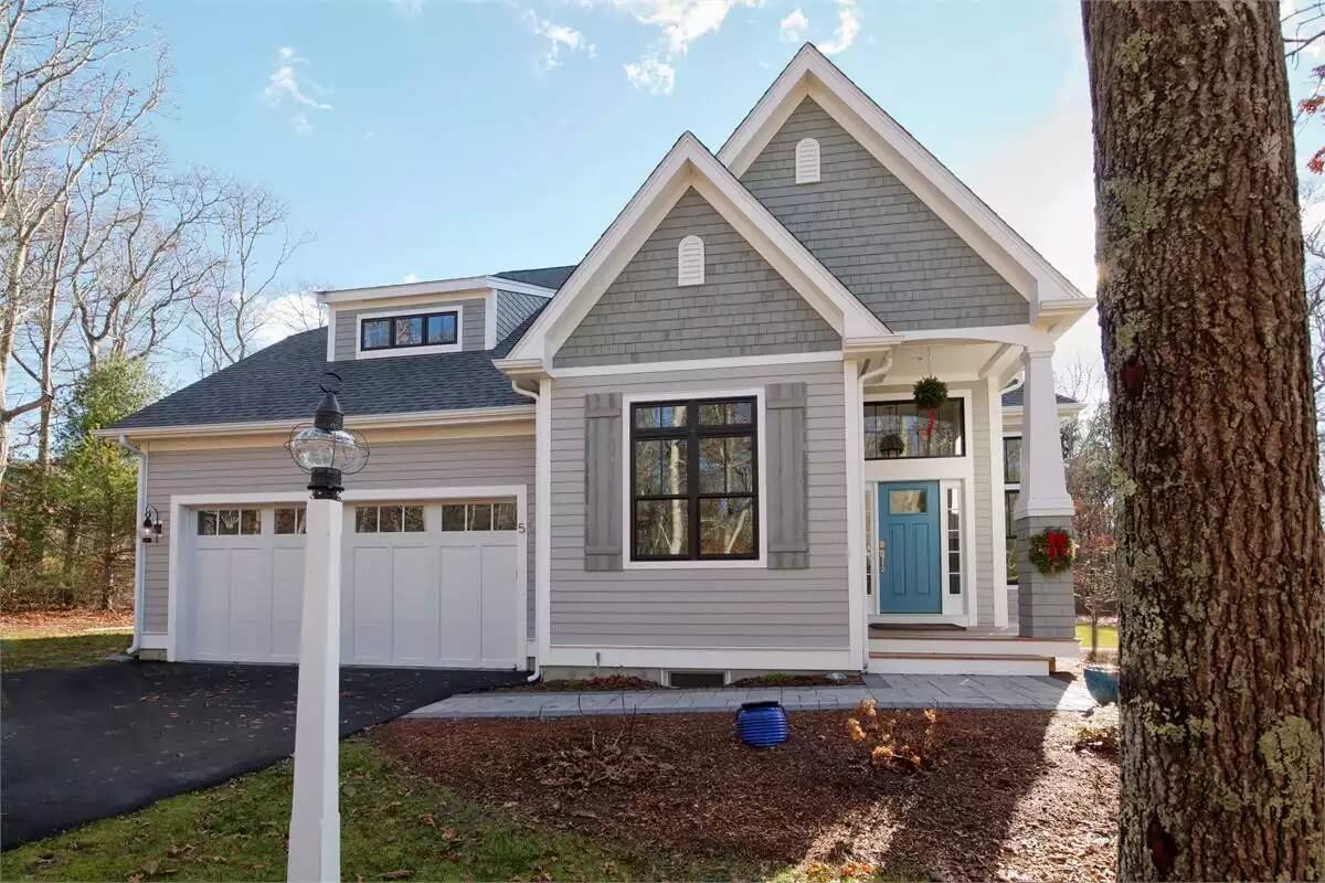 Traditional-Style Stratham Home with 3 Bedrooms and Open-Concept Living (Floor Plan)