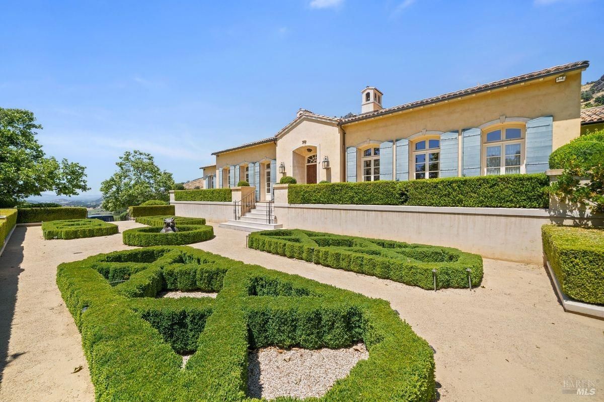 Front facade of the house with meticulous landscape