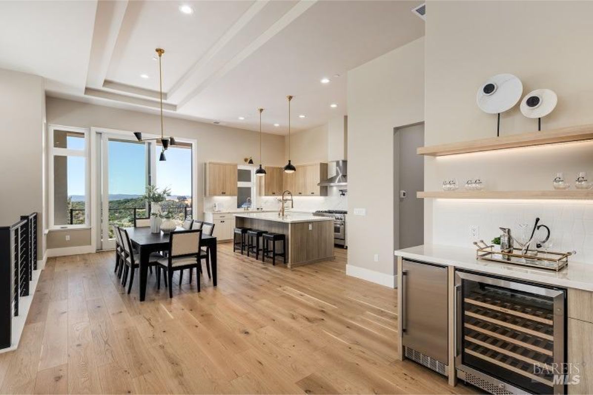 Sleek kitchen and dining space showcasing high-end finishes and a warm ambiance.