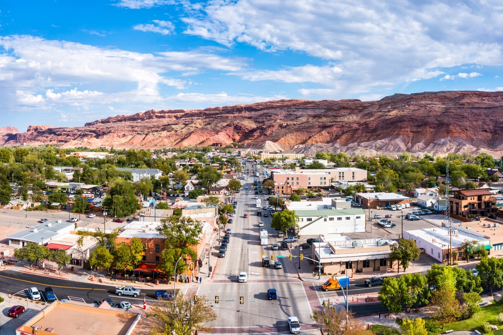 10 Secluded Towns Near National Parks that Make Perfect Getaways