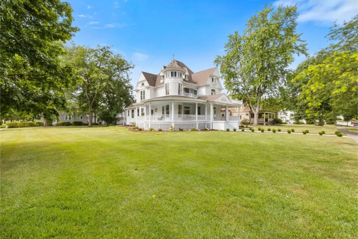 he Grand Root Mansion, built in 1895, is a meticulously restored Queen Anne Victorian home in downtown Crown Point, blending historic charm with modern updates. 