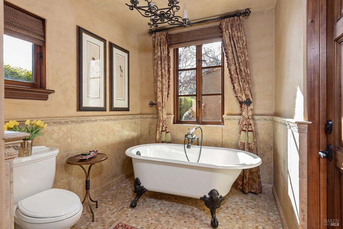 Elegant soaking tub