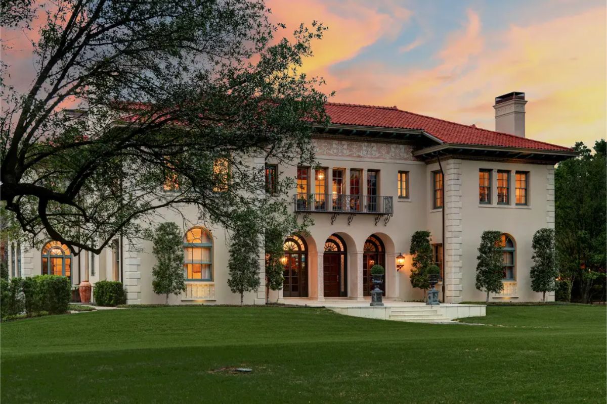 Built in 1926, this 9,863 sq. ft. Mediterranean Revival home is located on over 2 acres in the gated Shadyside neighborhood of Houston.