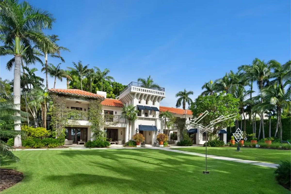 Spanning over 11,000 square feet, this 1923 two-story estate on Miami Beach’s exclusive Star Island offers eight ensuite bedrooms and eleven bathrooms.