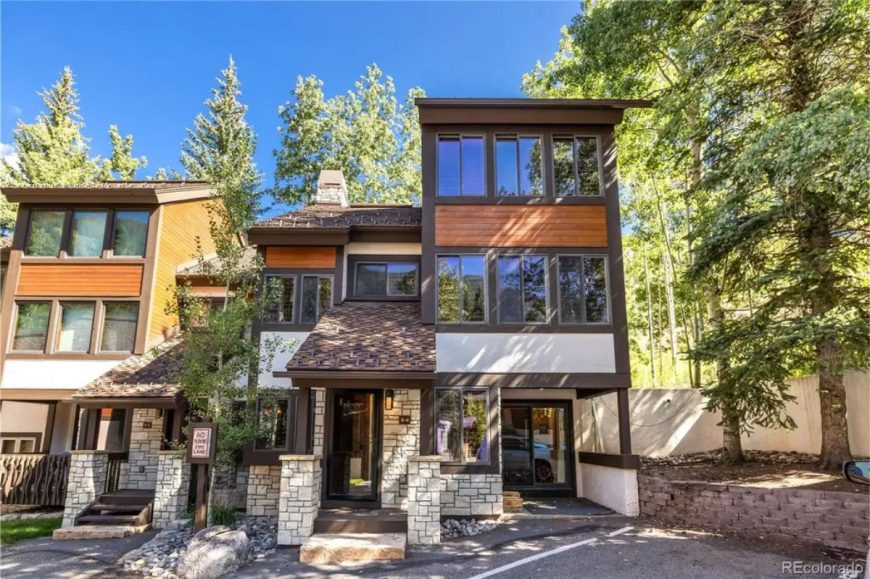 This 3-bedroom, 3-bathroom townhouse, spanning 1,378 sq. ft. and listed for $1,795,000, is located in East Vail and has been recently updated with new kitchen appliances, carpet, and flooring.